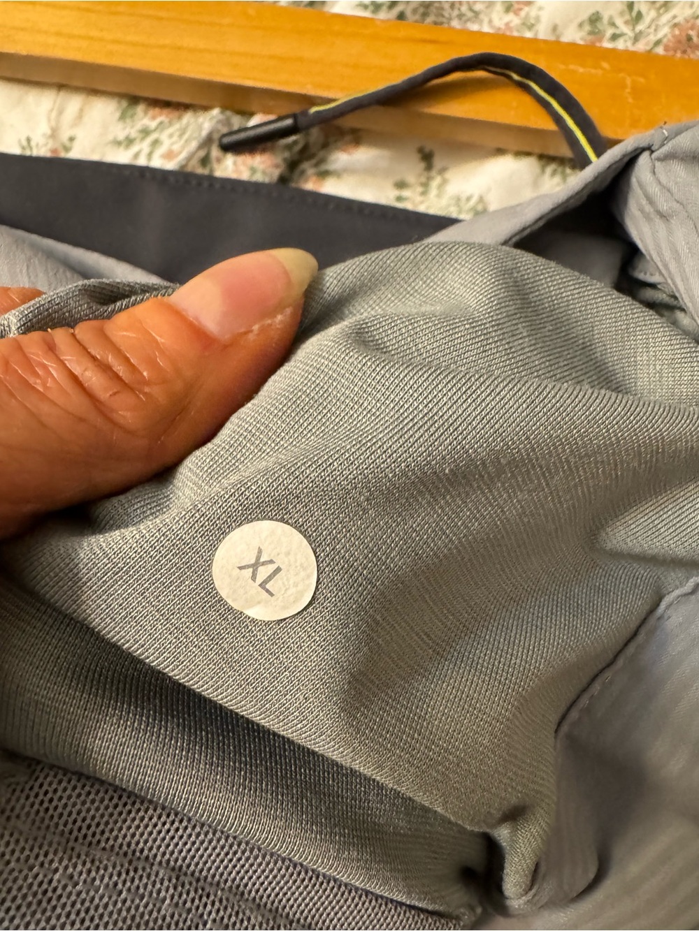 Lululemon Men’s Gray Jogger Pants Size XL 34x34 Stretch Drawcord Hem - Picture 9 of 13